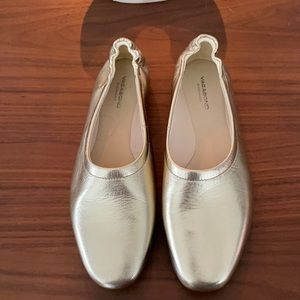Vagabond Maddie Gold Slip On Flat Runner Sz 7